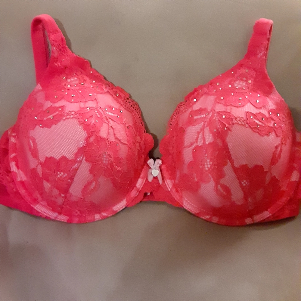 Victoria Secret Peach Lace& Jewel Bra